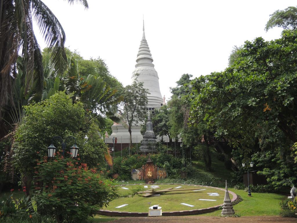 Discovery Hotel Phnom Penh Exterior photo
