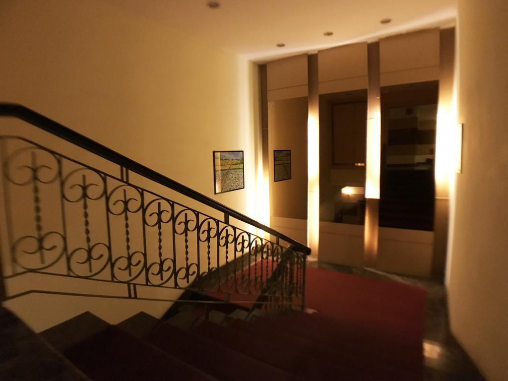 Discovery Hotel Phnom Penh Exterior photo